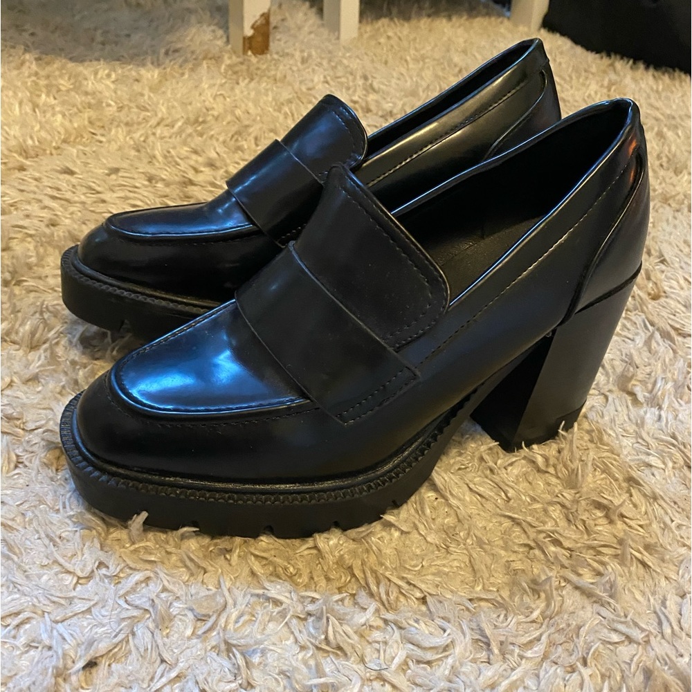 Heeled loafers